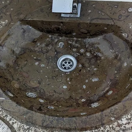 Edler Altbau, 2,80m Breites Doppelbett Grube